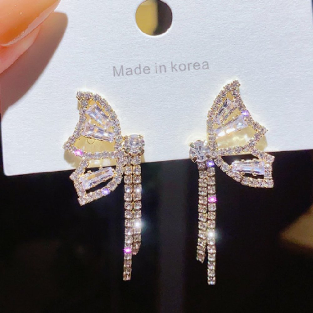 Women's fashion earrings